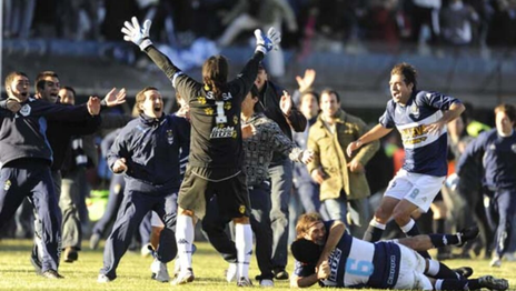 Murió Fernando Gayoso, ex entrenador de arqueros de Gimnasia en la histórica Promoción del 2009 Murió Fernando Gayoso, ex entrenador de arqueros de Gimnasia en la histórica Promoción del 2009