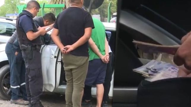 video: asi contaron los 3 millones de pesos hallados en el auto del nieto del pata medina