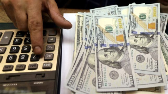 ¿como pedir la devolucion del 35% por la compra de dolares y los gastos con tarjeta?