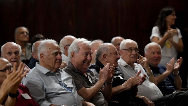 emotivo encuentro de ex alumnos de la anexa que egresaron hace 70 anos