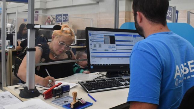 este lunes comienza el pago del bono de $45.000 de la anses