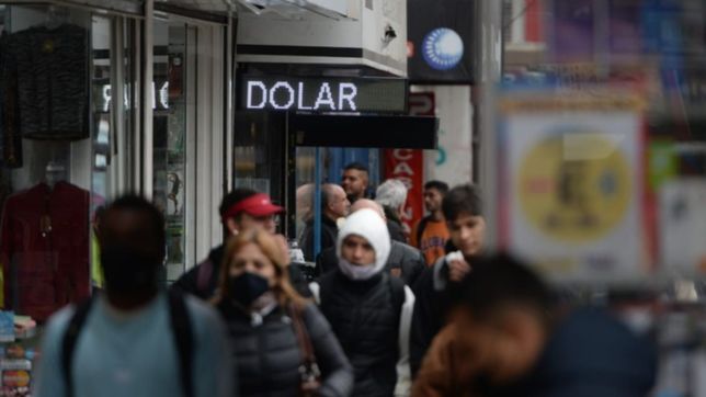 lunes convulsionado: ¿como se vivio la suba del dolar en las casas de cambio de la plata?