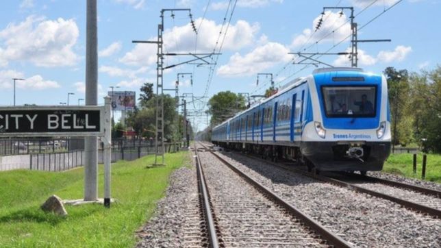 con una cuchilla en mano, cayo un hombre a metros de la estacion de tren de city bell
