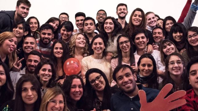 huellas, la ong de origen platense donde los beneficiados tambien ayudan a otros