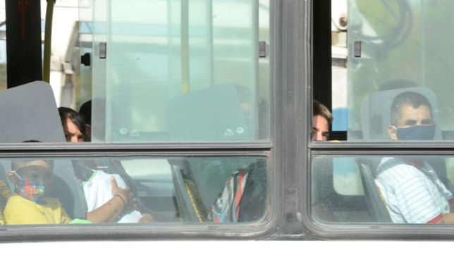 ¿hasta cuando seguira el paro de micros que afecta a los usuarios de la plata?