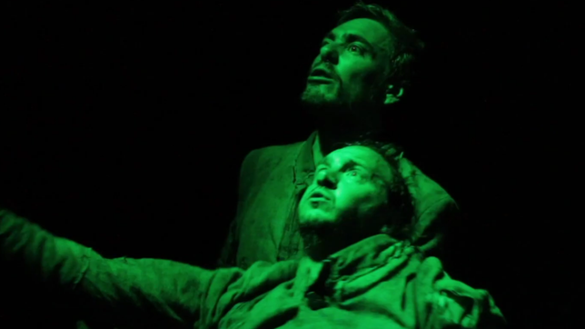 tras 10 anos de gira internacional, llega la obra bukenval, con foco en la locura y la supervivencia