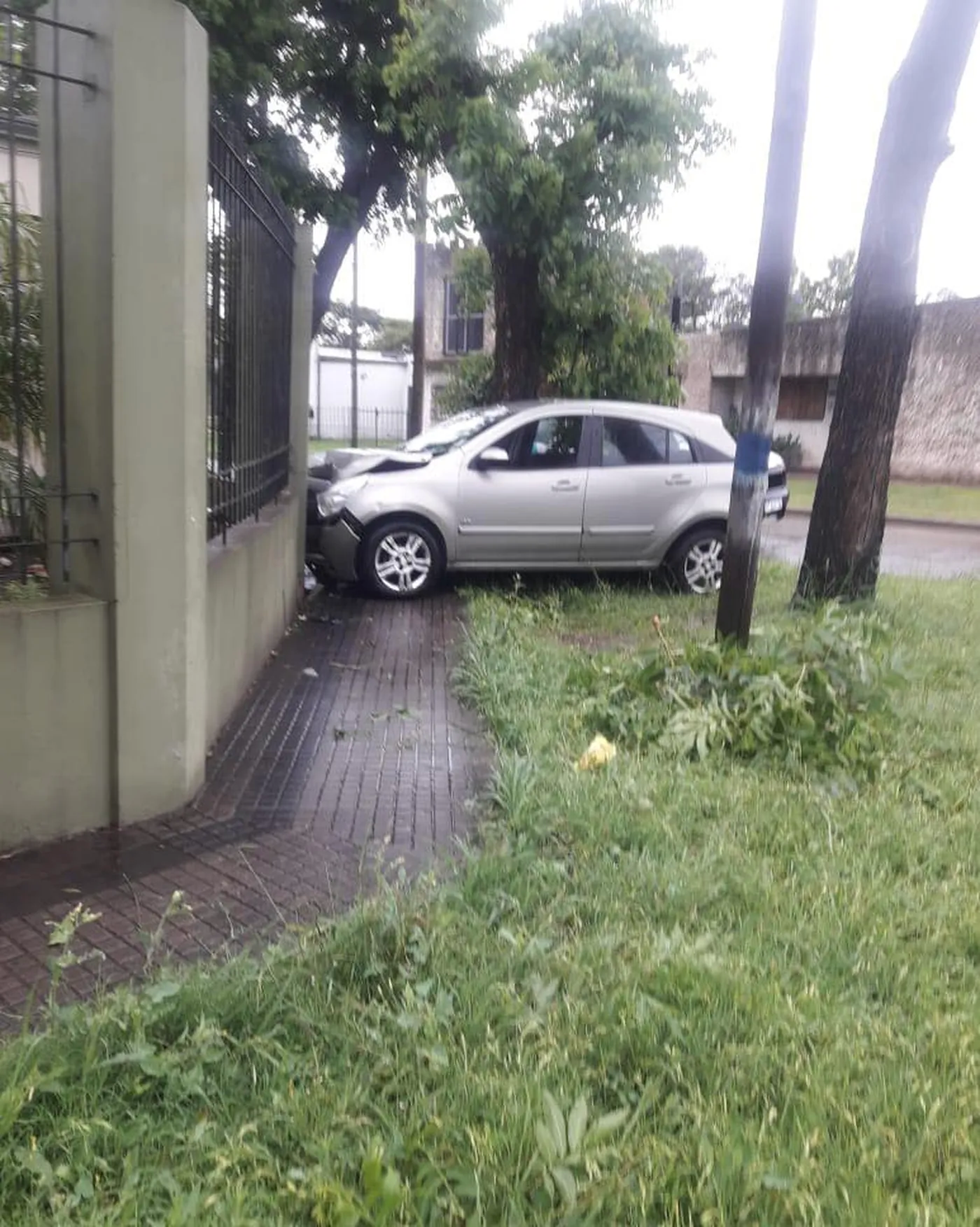 El profesor de historia chocó tras ser baleado al resistirse a un asalto en La Plata.