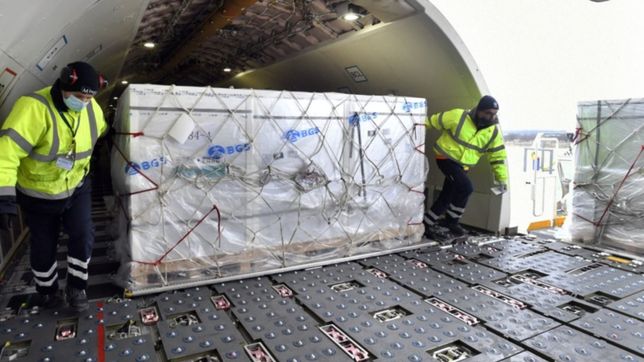 el gobierno prepara dos vuelos a china para traer mas de 2 millones de vacunas sinopharm