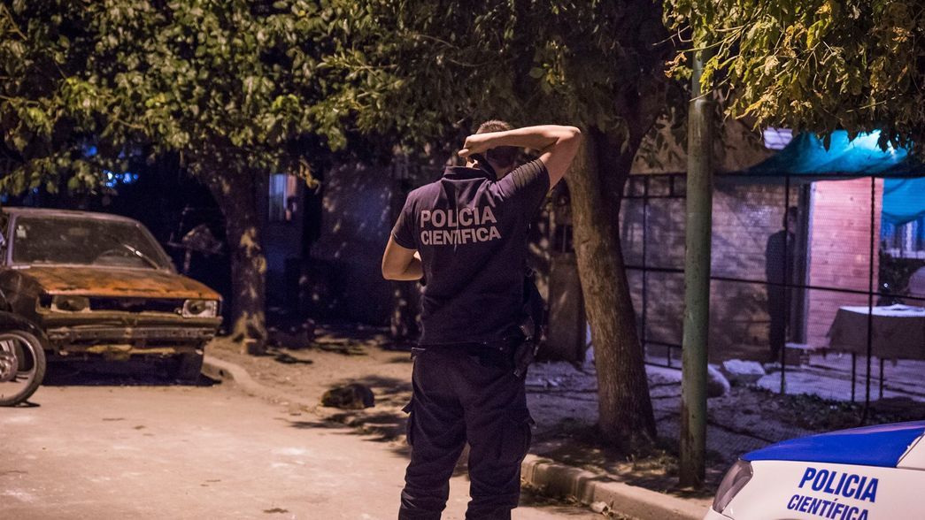 Hallaron restos óseos en la calle y peritan su origen para determinar si son humanos