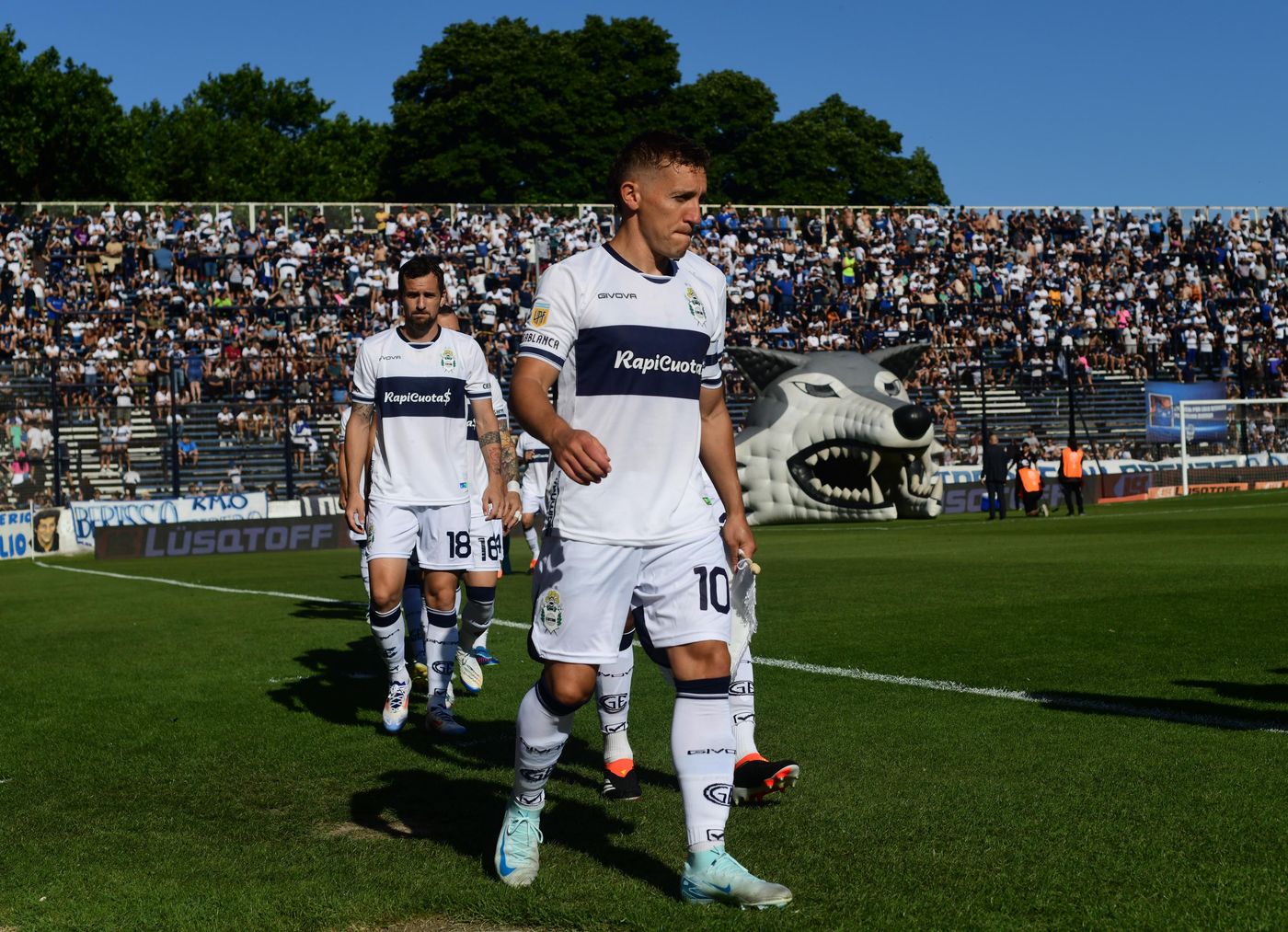 Gimnasia Newells De Blasis Colazo ingreso Bosque.jpg