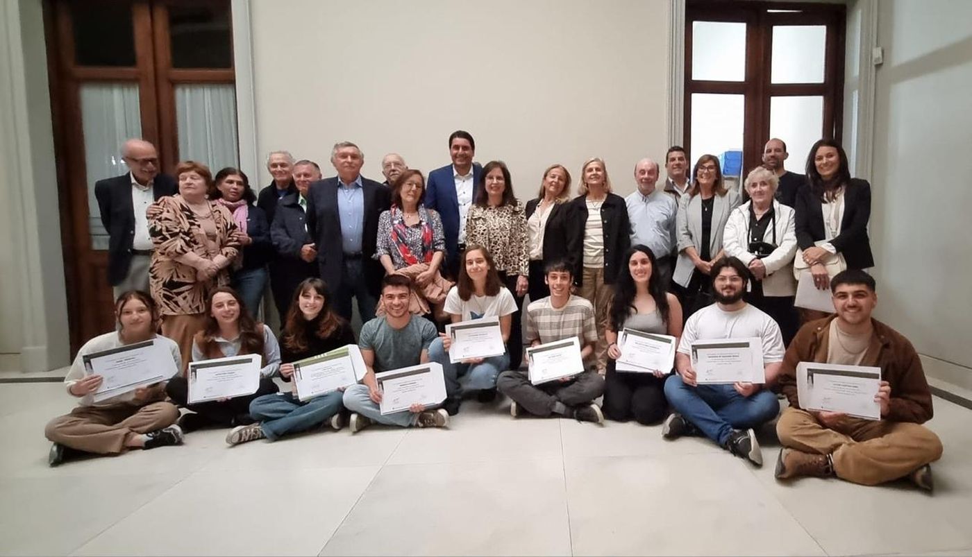 Los estudiantes de la facultad de Ciencias Naturales y Museo de la UNLP becados por la Fundación Museo Los estudiantes de la facultad de Ciencias Naturales y Museo de la UNLP becados por la Fundación Museo
