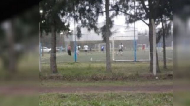 bronca por la reapertura ilegal de una cancha de futbol 5