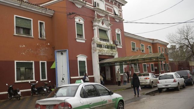 una mujer murio en ensenada por inhalar monoxido de carbono y sus hijos fueron internados en la plata