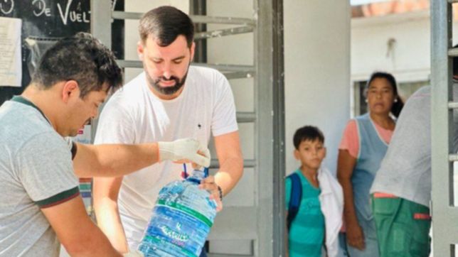 el equipo de garro salio a repartir agua en barrios y escuelas por la ola de calor