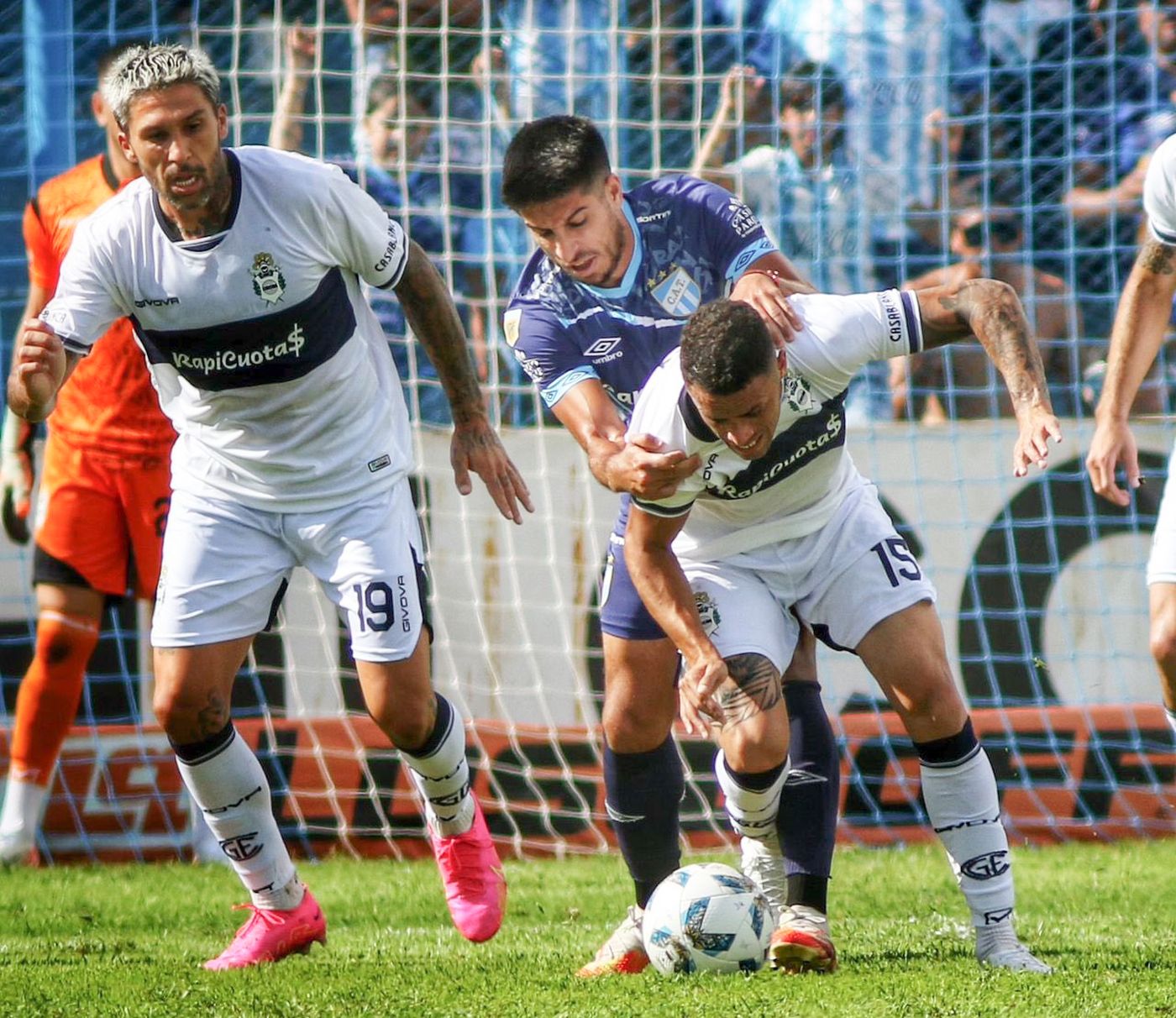 Gimnasia perdió ante un rival directo para el 2025 como lo es Atlético Tucumán. Gimnasia perdió ante un rival directo para el 2025 como lo es Atlético Tucumán.