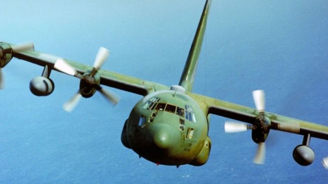 ¿cuales son los aviones militares que sobrevolaron la plata en el dia de la independencia?