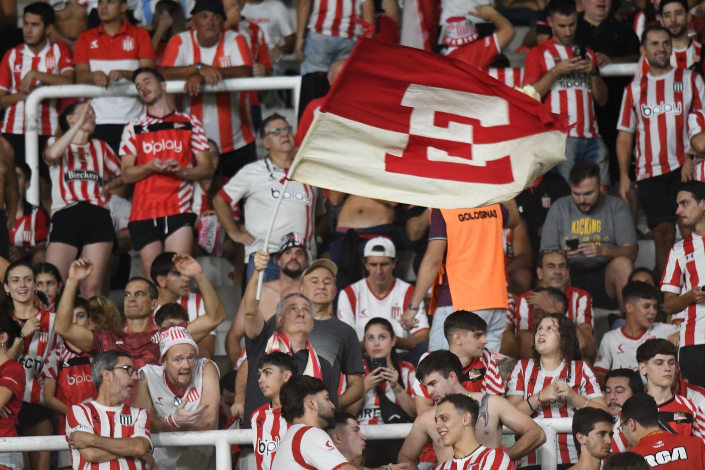 Estudiantes River hinchas 12.jpg