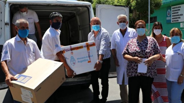 llego la vacuna a ensenada: ya estan guardadas y preparadas en el hospital cestino