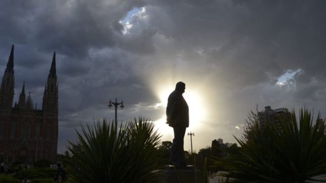 con niebla y 16°c de minima, llego el respiro y se esperan mas lluvias en la plata
