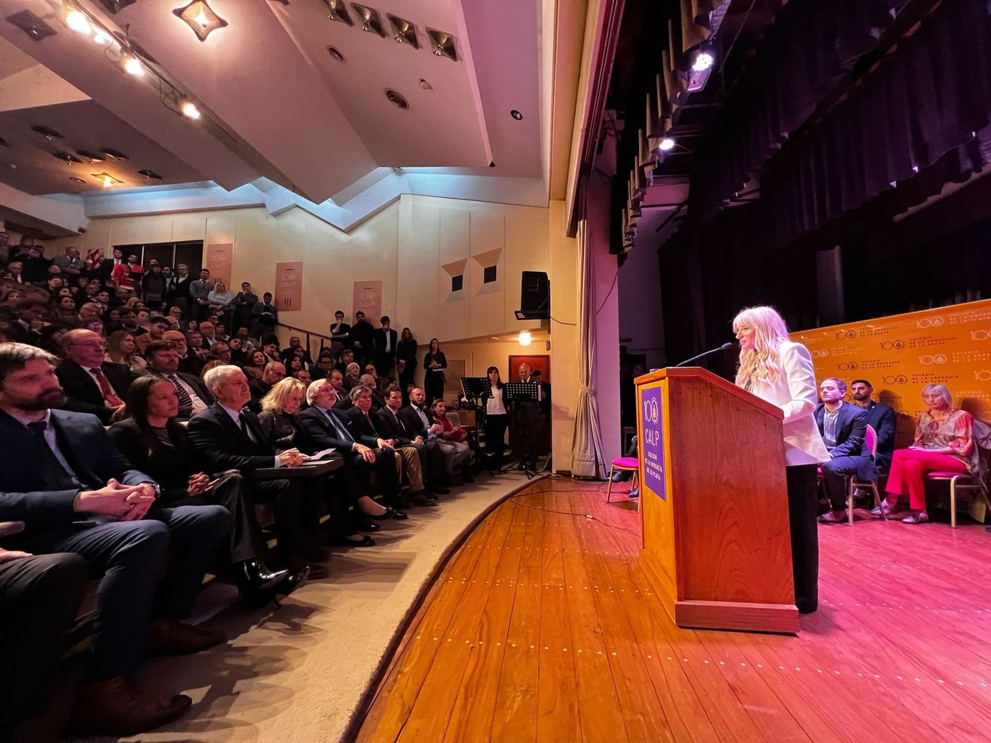 Acto en el Colegio de Abogados ppor el aninversario (7).jpeg