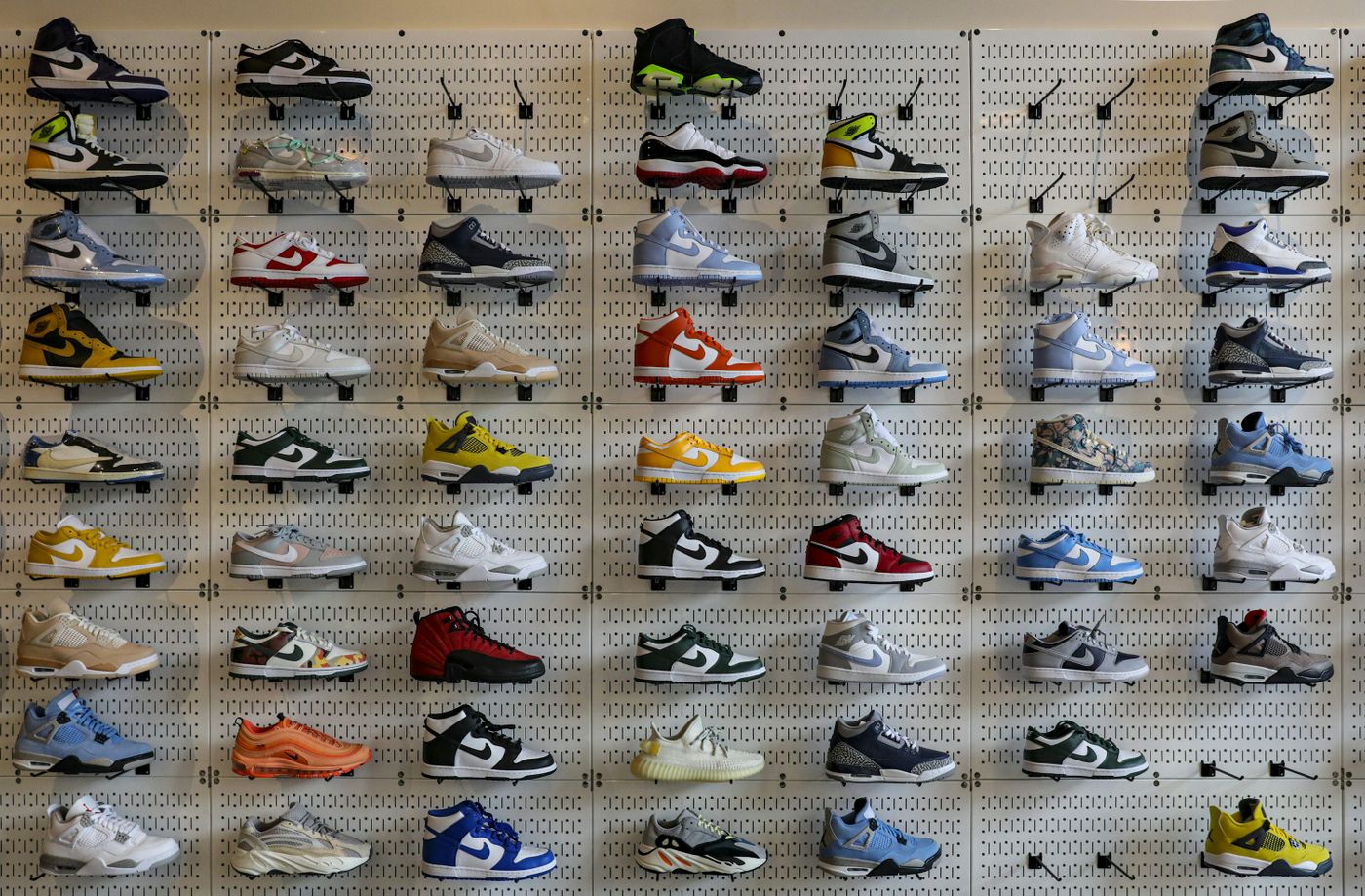 COMERCIO DE DEPORTES ZAPATILLAS