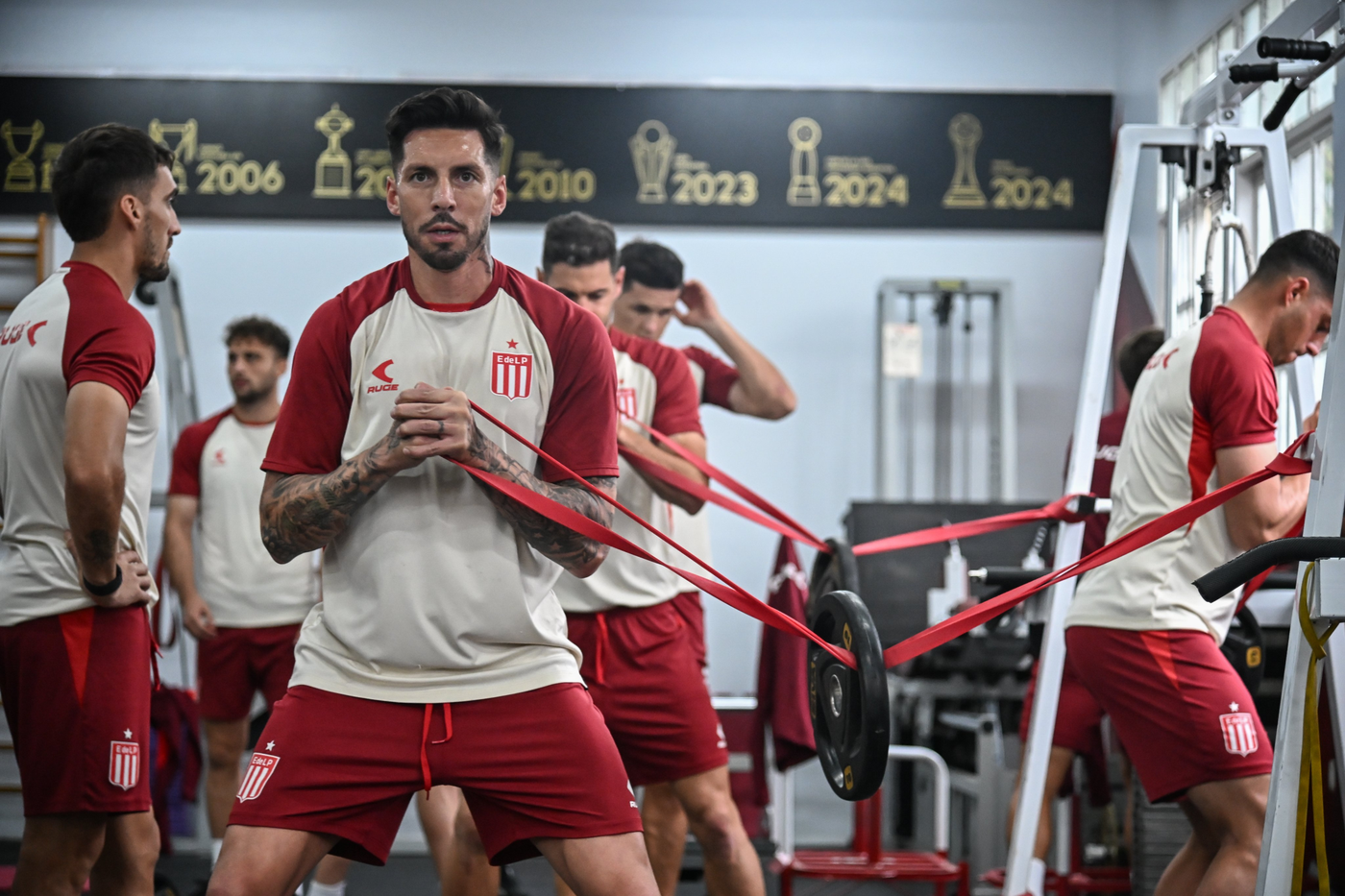 La mejor derecha del plantel es la de José Sosa según el plantel de Estudiantes