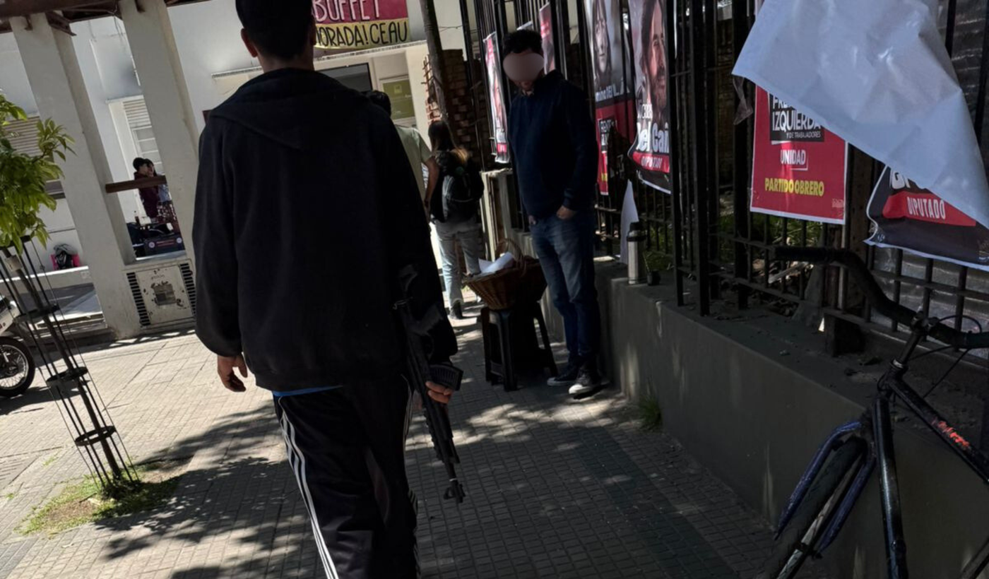 Un menor con autismo caus&oacute; alarma en la facultad de Arquitectura de la UNLP, al cruzar el predio con un arma de juguete.
