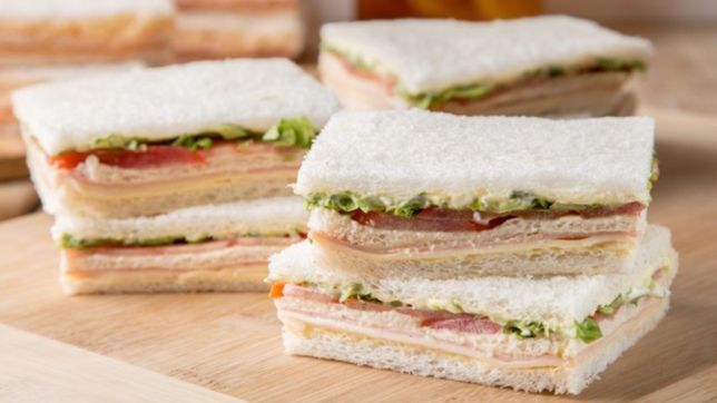 atacaron en una fabrica de sanguches de miga de la plata y se robaron hasta el fiambre