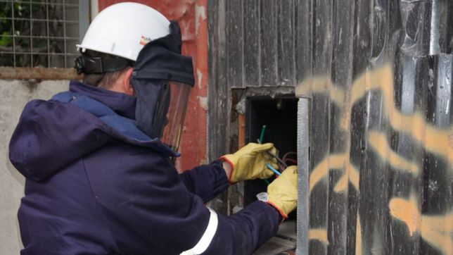 edelap denuncia que destrozaron parte del tendido electrico de manera intencional