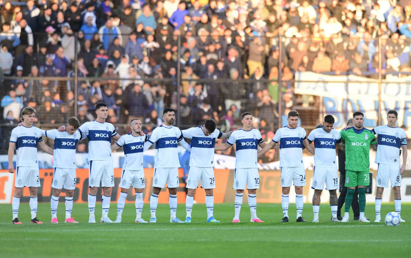 Gimnasia Barracas minuto de silencio formación