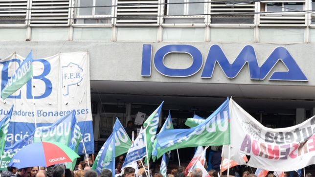 los docentes reclamaron en las puertas de ioma por mejoras en la obra social
