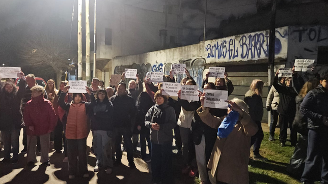 somos un blanco a toda hora: los vecinos de tolosa se movilizaron por el hartazgo ante la inseguridad