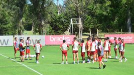 medina se metio de lleno en los entrenamientos con estudiantes