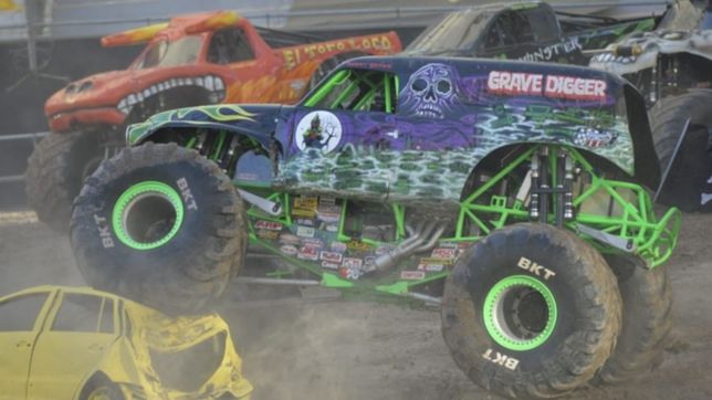 los camiones de monster jam hicieron delirar a los platenses en el estadio unico