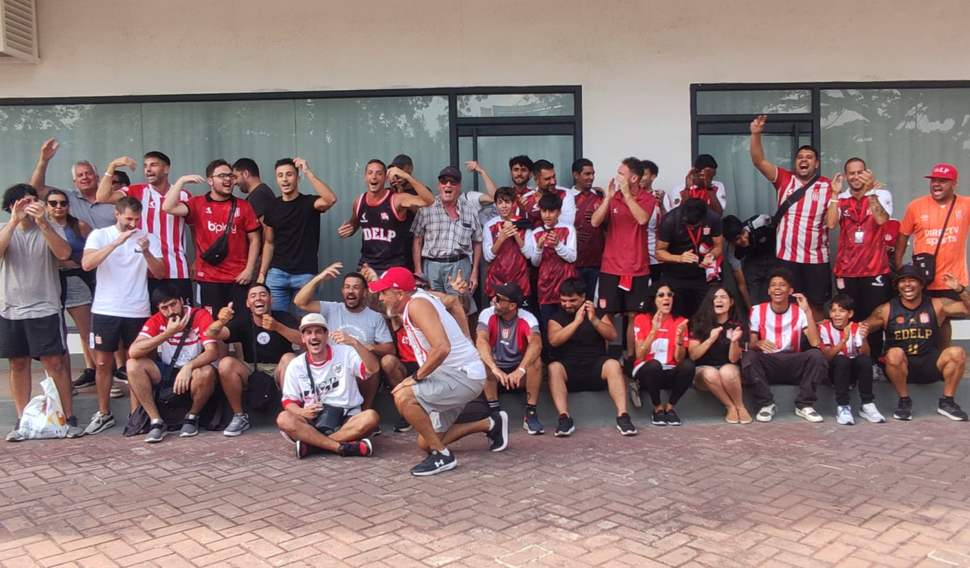 Hinchas de Estudiantes en Venezuela.png