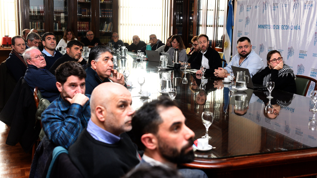 El Gobierno bonaerense llamó a paritarias para discutir salarios con los gremios