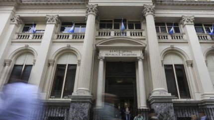 Una buena noticia inesperada: la devaluación licuó parte de la deuda argentina