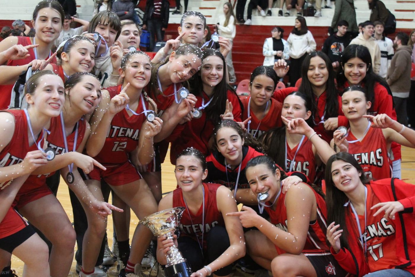 Club atenas básquet femenino campeón.jpg