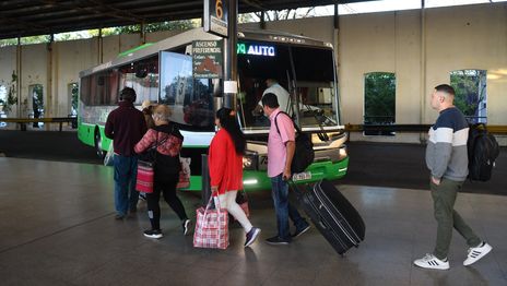 Los boletos de las líneas de micros nacionales suben un 41% y se dispara el costo de viajar a Capital Los boletos de las líneas de micros nacionales suben un 41% y se dispara el costo de viajar a Capital