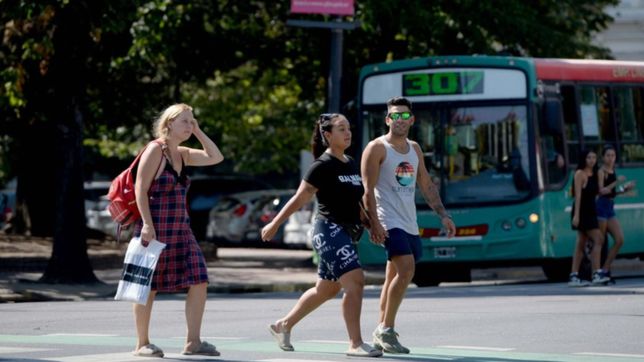 con nieblas y alerta roja, arranco otro dia de altas temperaturas en la plata