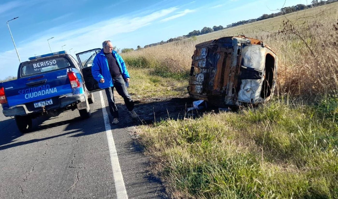 Autos quemados berisso.jpg