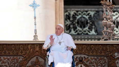 El papa Francisco reapareció sorpresivamente durante el Jubileo de los Enfermos y pidió no relegar a los que sufren