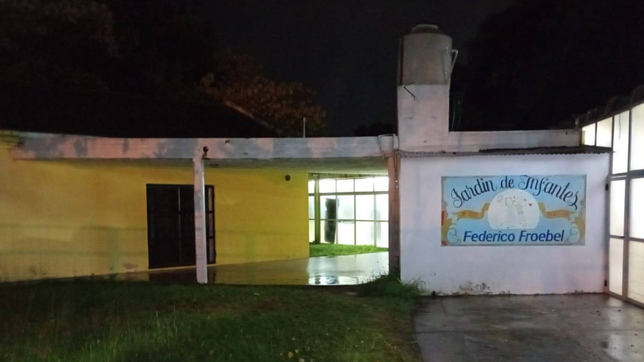 detuvieron a dos ladrones en un jardin de infantes y analizan si cometieron mas robos