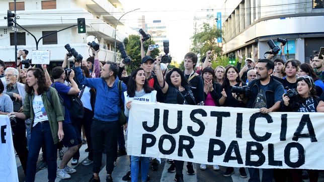 emotivo camarazo en la plata para pedir justicia por el fotografo pablo grillo