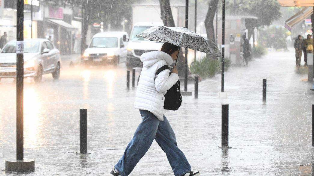 ¿A qué hora se esperan las tormentas que avanzan hacia La Plata y el AMBA?