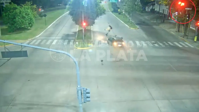 la joven que choco y mato a un motociclista tras cruzar un semaforo en rojo pidio seguir en libertad