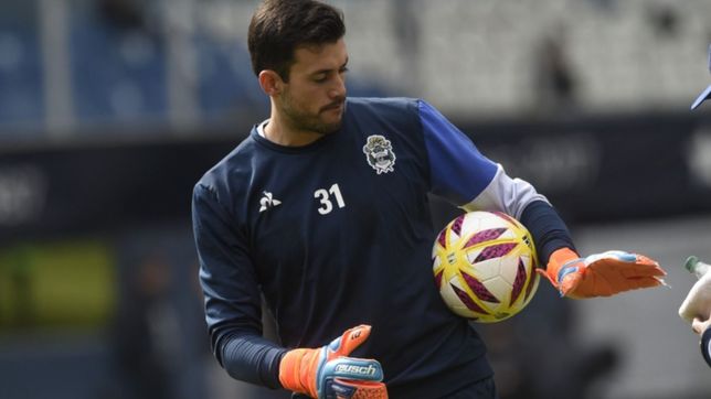 gimnasia: diego maradona ya le apunta a un nuevo arquero para reemplazar a alexis martin arias