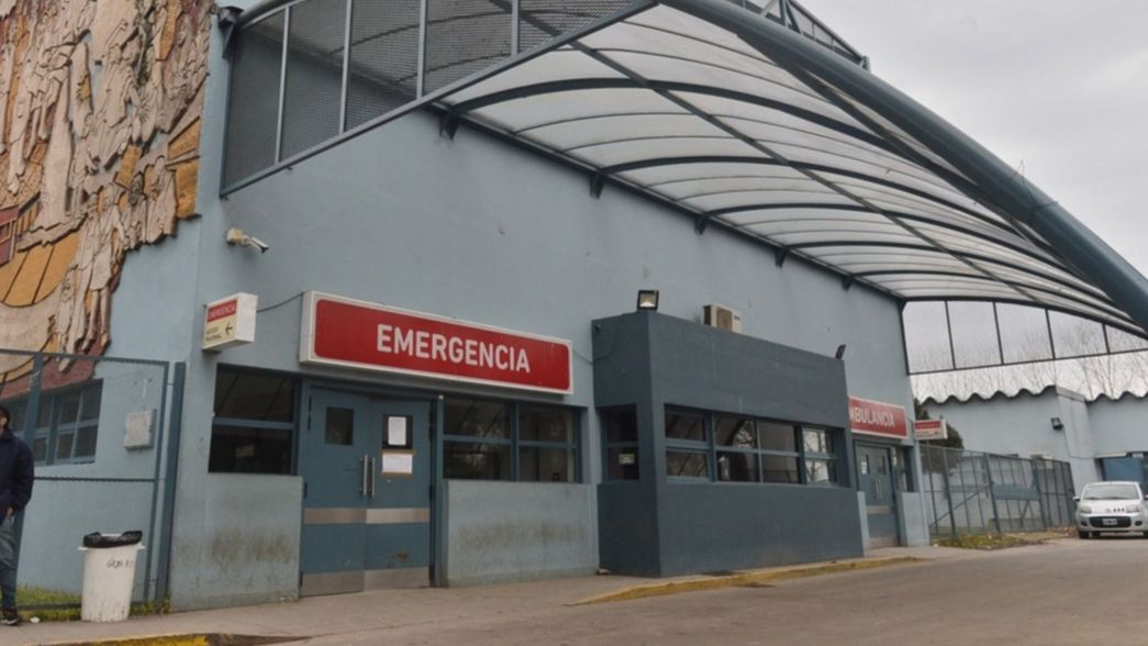 Una discusión entre hermanos terminó con una joven apuñalada y luchando por su vida