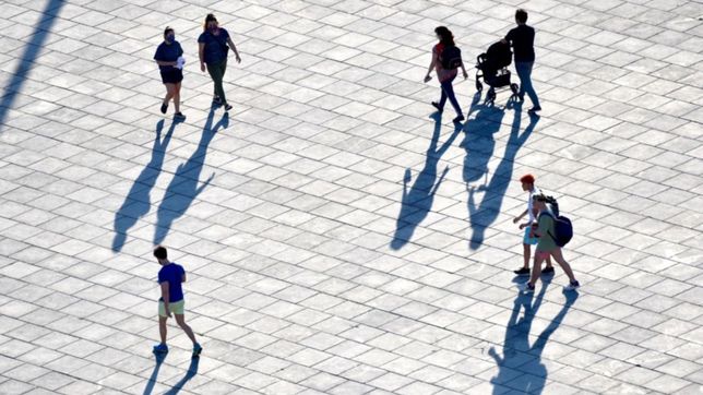 lunes despejado, humedo y con mucho sol en la ciudad