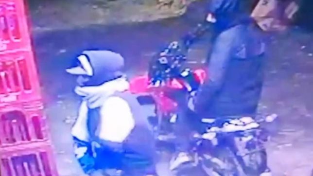 video: a los tiros, dos motochorros intentaron robar en un supermercado chino de la plata